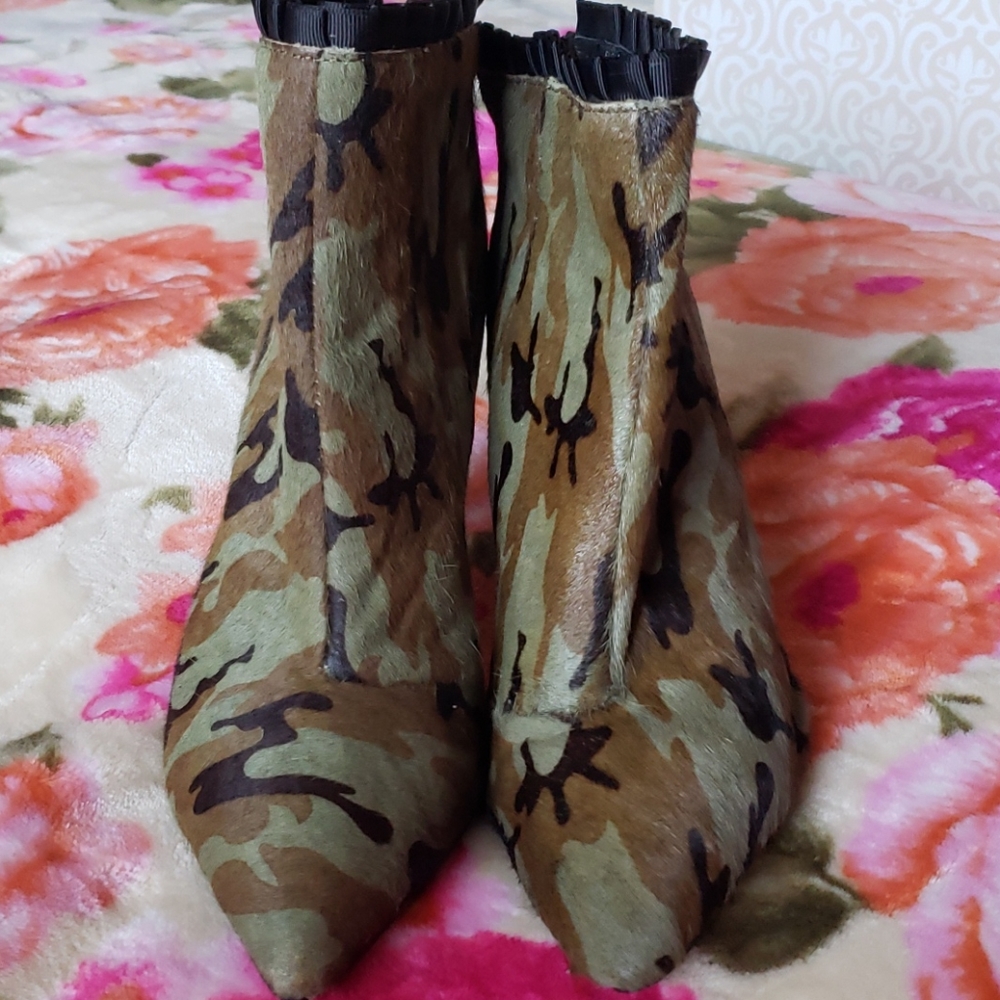 Betsy Johnson fur booties - Picture 4 of 8